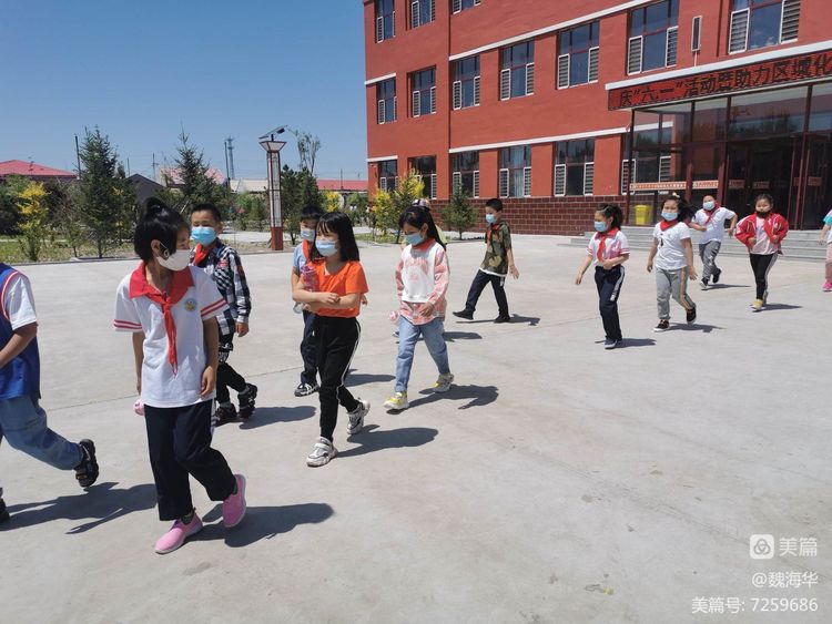 希伯花镇中心校