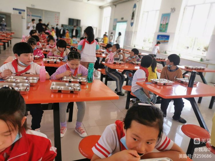 希伯花镇中心校