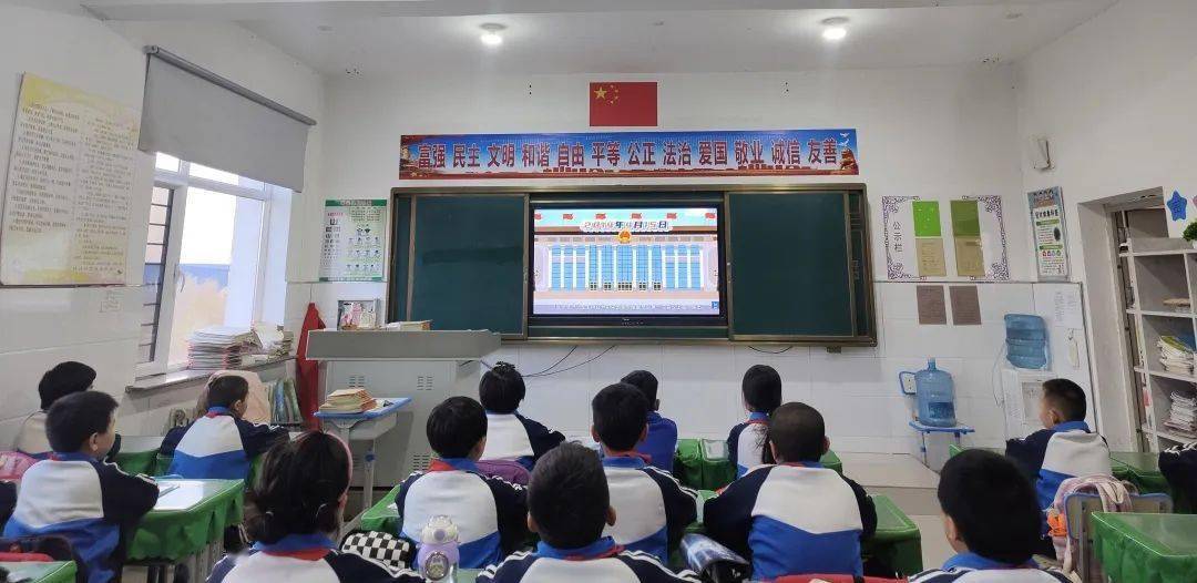 宝龙山镇第三小学