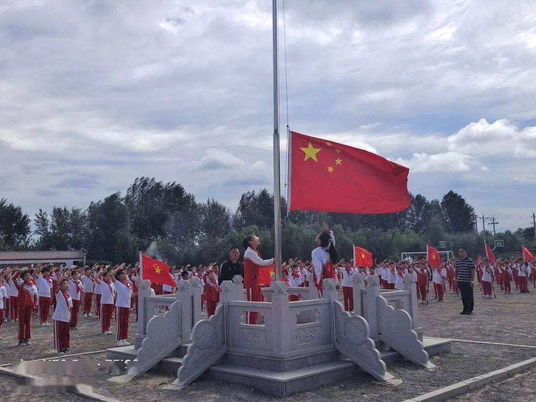 希伯花镇中心校