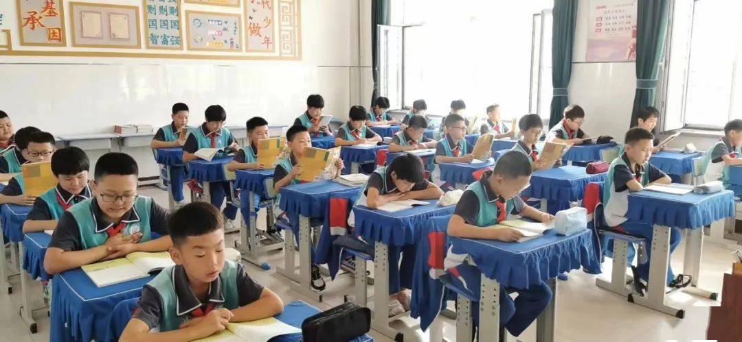 敖包苏木中心校