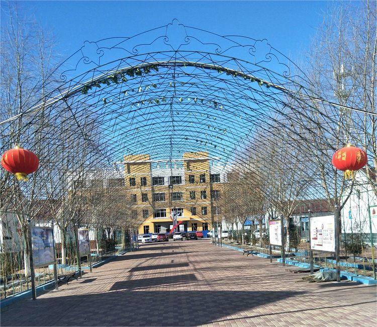 敖包苏木中心校