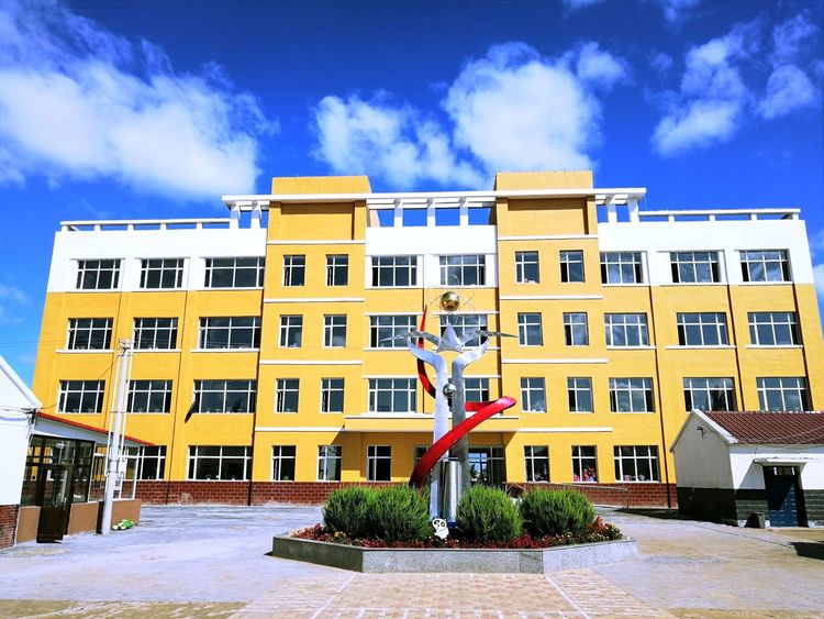 敖包苏木中心校